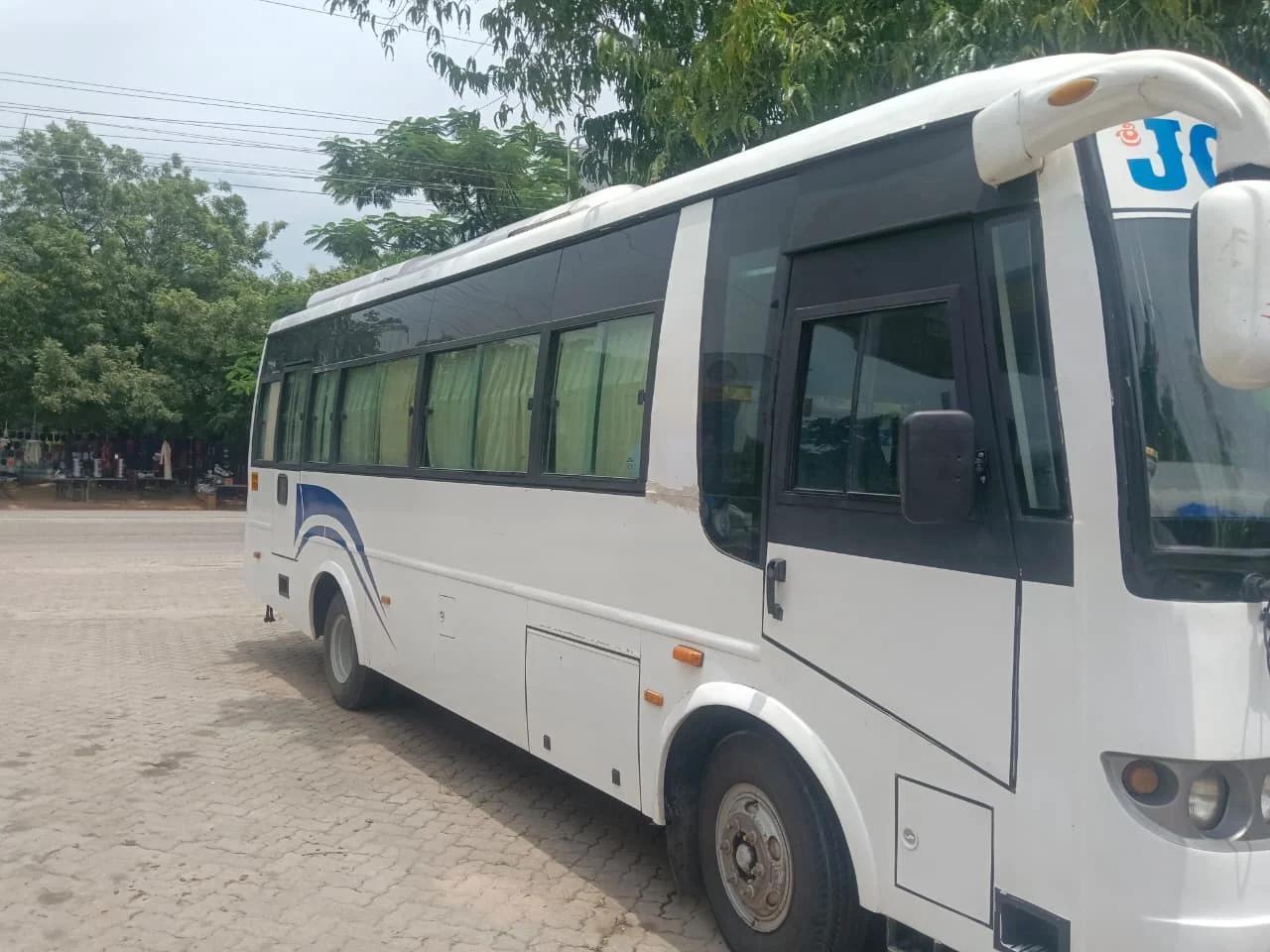 22 seater bus rental hydwrabad